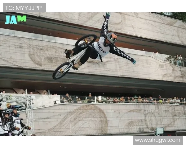 南京极限运动队在世界滑板锦标赛中以71分稳居积分榜首位